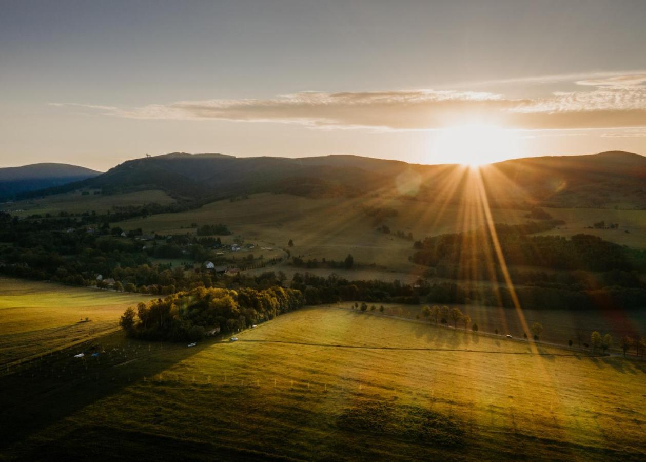 Treehous Sneznik S Wellness Hotell Dolní Morava Exteriör bild
